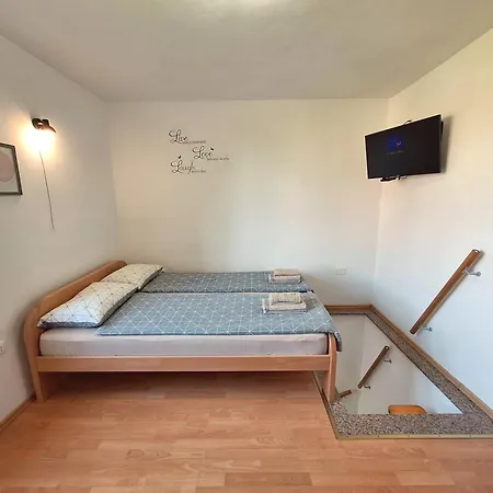 Carolina - Hillside Stay, Steps From The Sea *