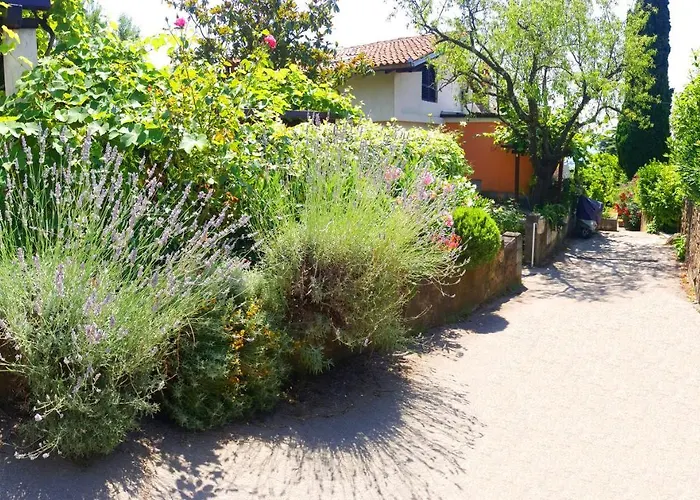 דירה Carolina - Hillside Stay, Steps From The Sea *