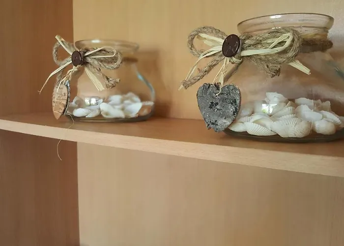 公寓 Carolina - Hillside Stay, Steps From The Sea *