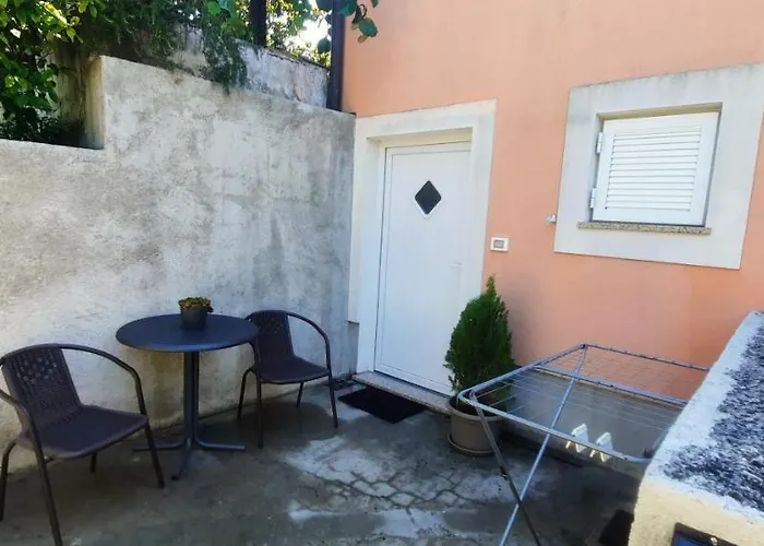 公寓 Carolina - Hillside Stay, Steps From The Sea *